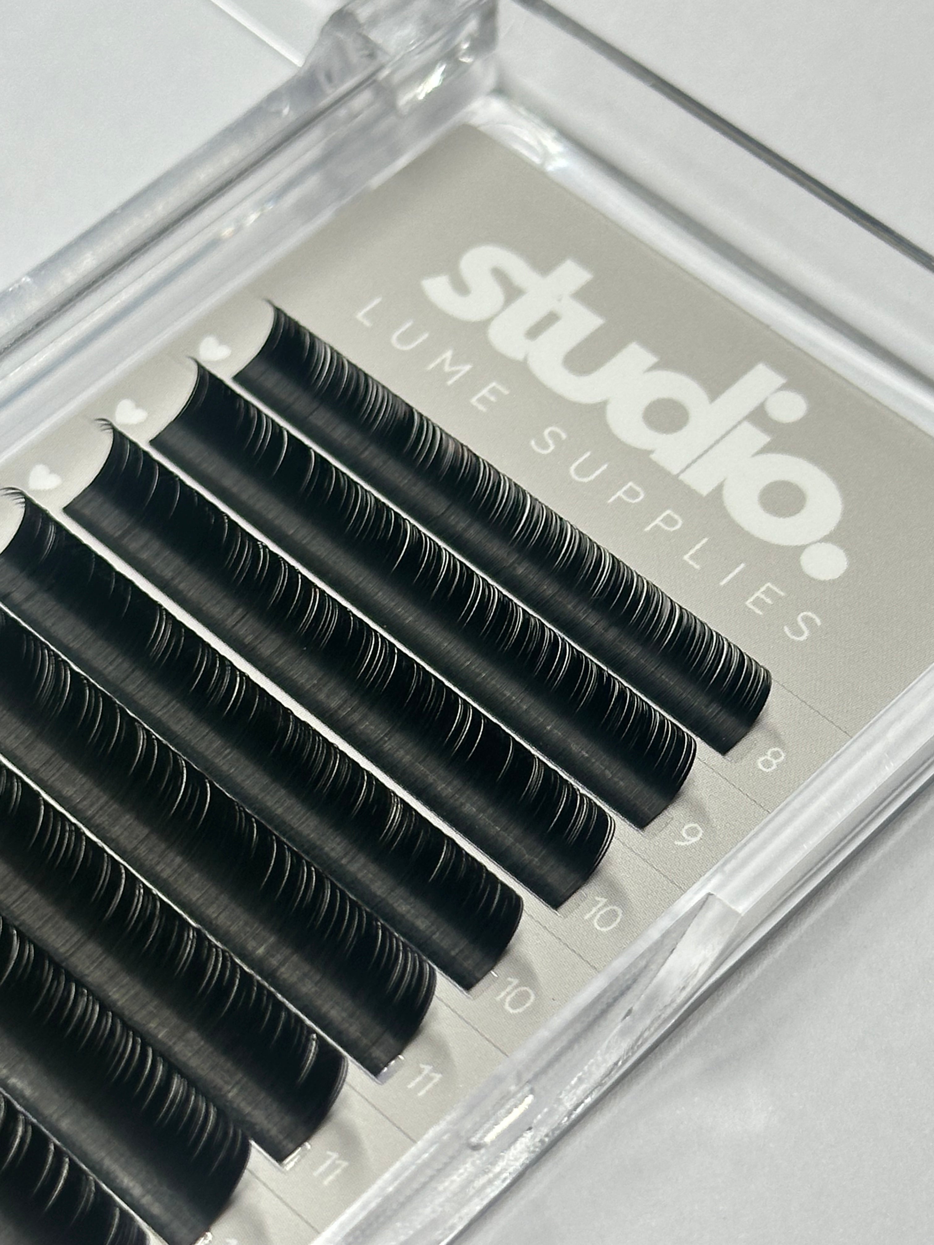 Flat Classic 20 Row Lashes | Acrylic Trays - Studio Lume Supplies